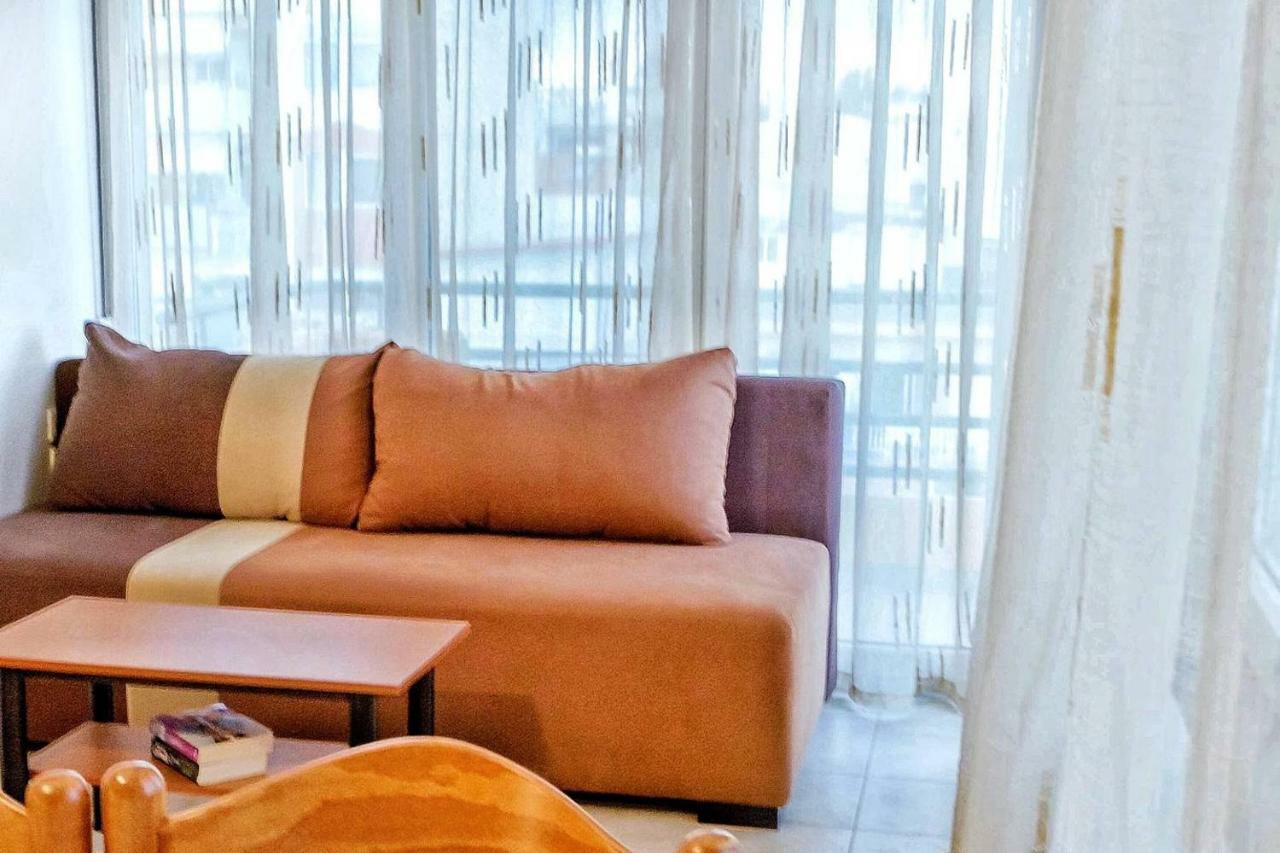 & Quiet In Area Apartment *